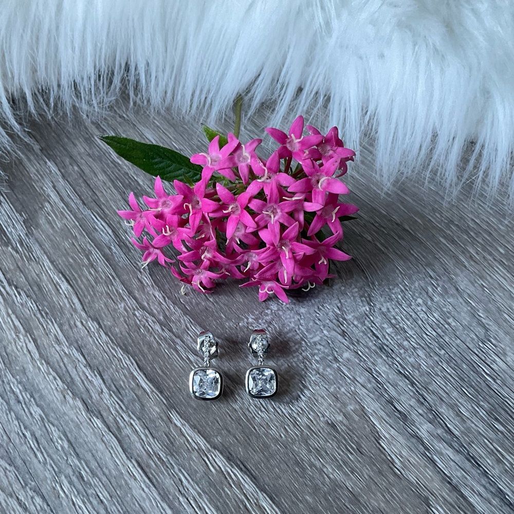 ✨ GENEVIVE Cannes Mini Stud Earrings